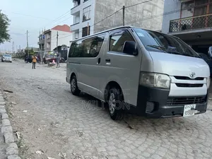 Toyota HiAce 2016 Silver