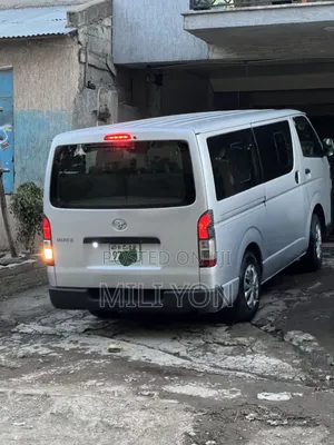 Toyota HiAce 2016 Silver