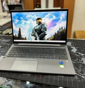 New Laptop HP ZBook Firefly G8 16GB Intel Core I7 SSD 512GB