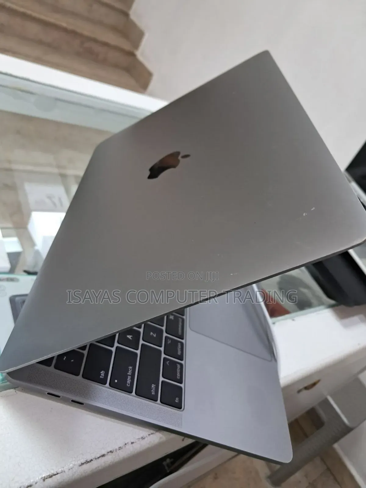 New Laptop Apple MacBook Pro 2017 16GB Intel Core I5 SSD 256GB