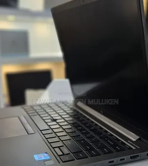 New Laptop HP ZBook Firefly G8 16GB Intel Core I5 SSD 512GB