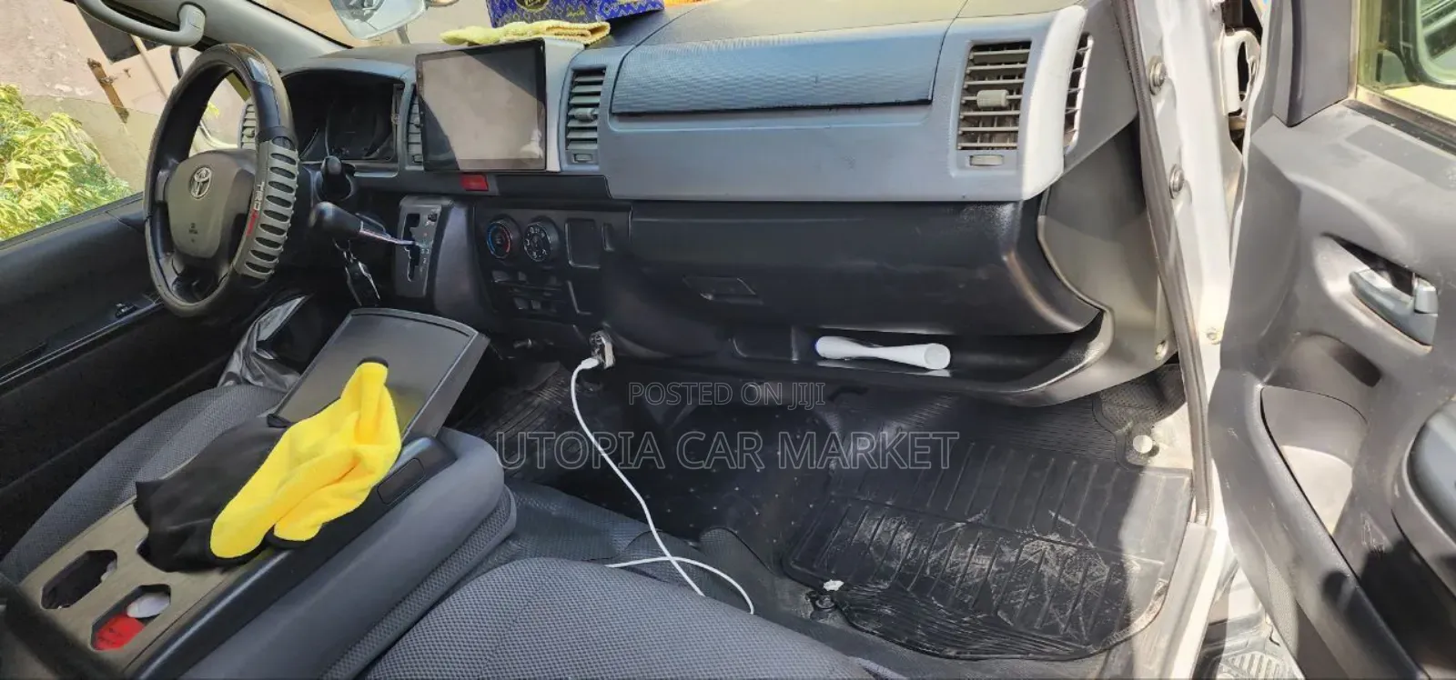 Toyota HiAce 2018 Silver