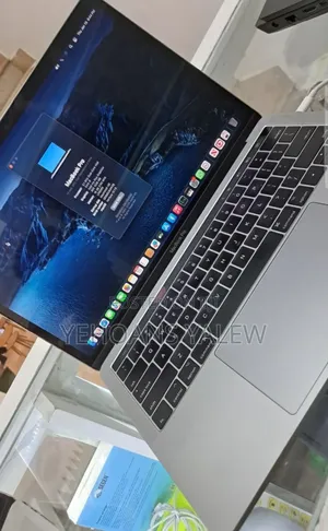 New Laptop Apple MacBook Pro 2017 16GB Intel Core I5 SSD 256GB