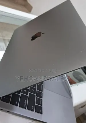 New Laptop Apple MacBook Pro 2017 16GB Intel Core I5 SSD 256GB