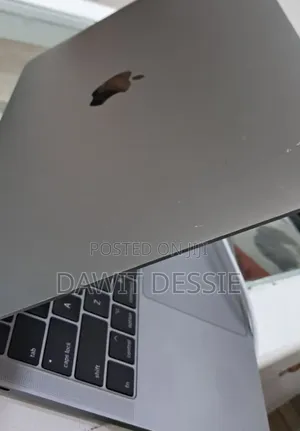 New Laptop Apple MacBook Pro 2017 16GB Intel Core I5 SSD 256GB