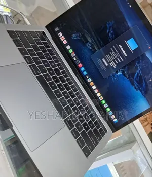 New Laptop Apple MacBook Pro 2017 16GB Intel Core I5 SSD 256GB