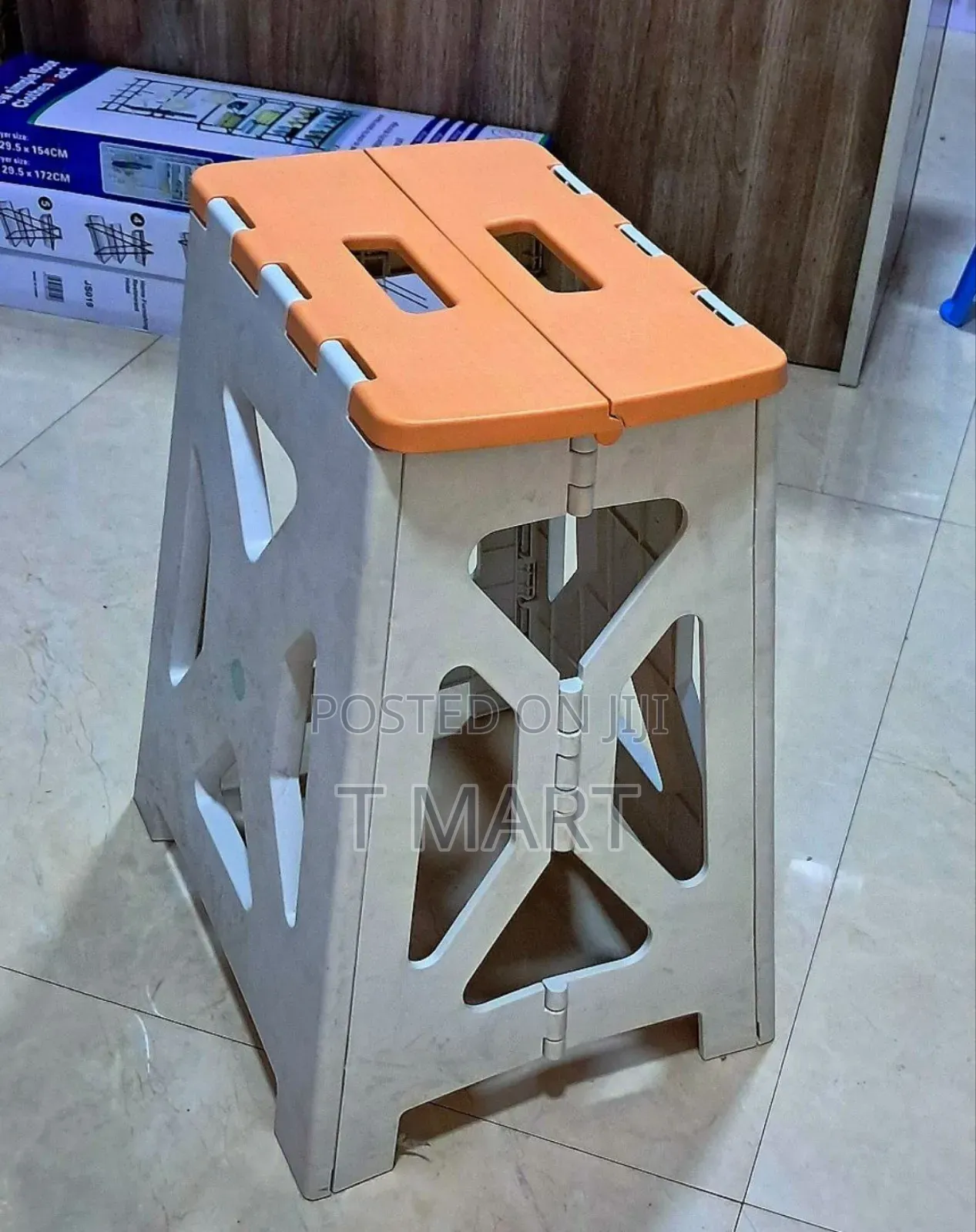 ትልቁ ተጣጣፊ ወንበር Portable and Folding Stool