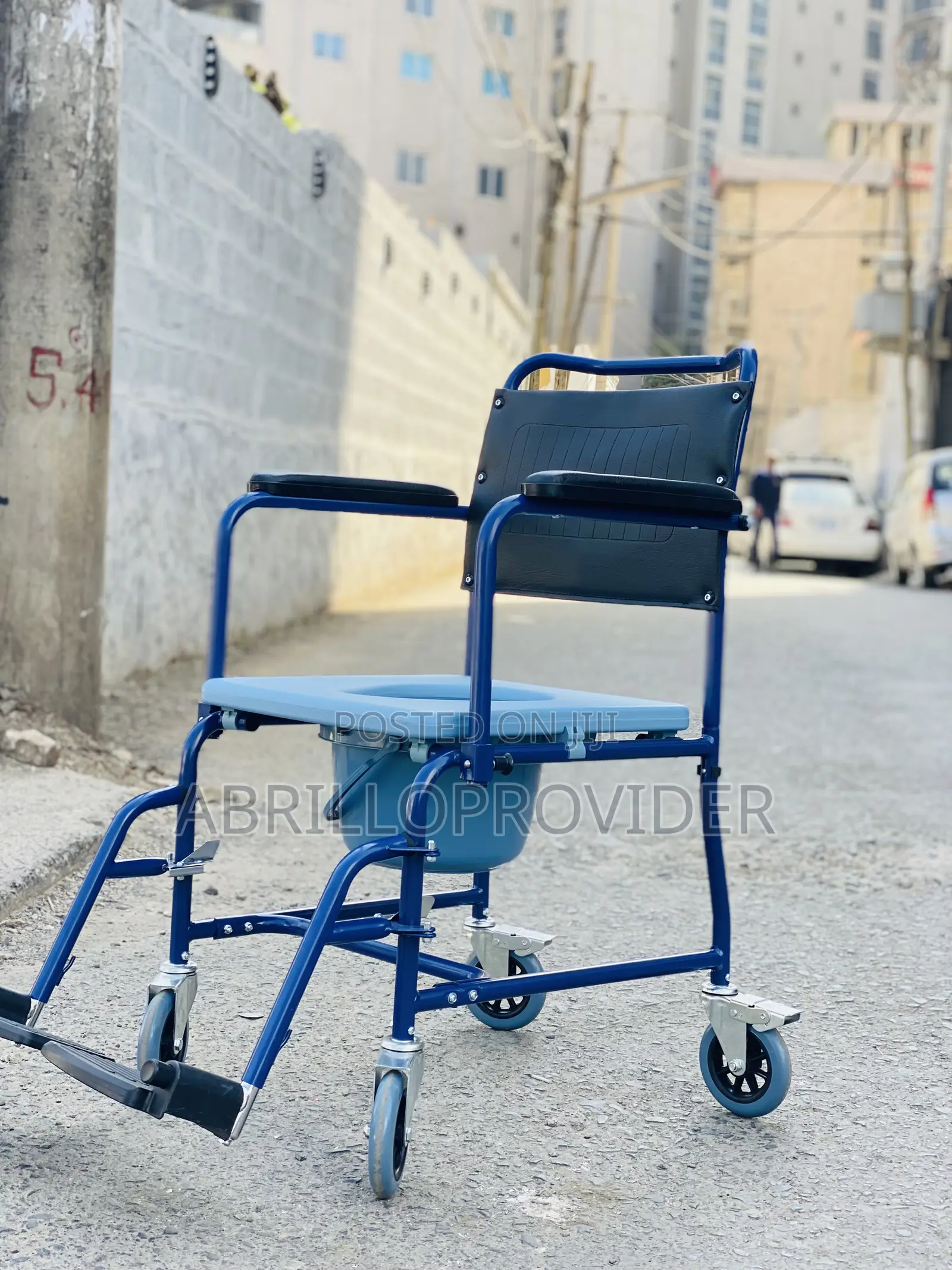 Wheelchair辛wheeled放commode才chair才with分footrests氜portable反复toilet客chair