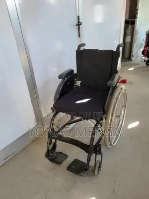 Folding Wheelchair剪風wheelchair 16′′X18′′ Including Foam Cushion