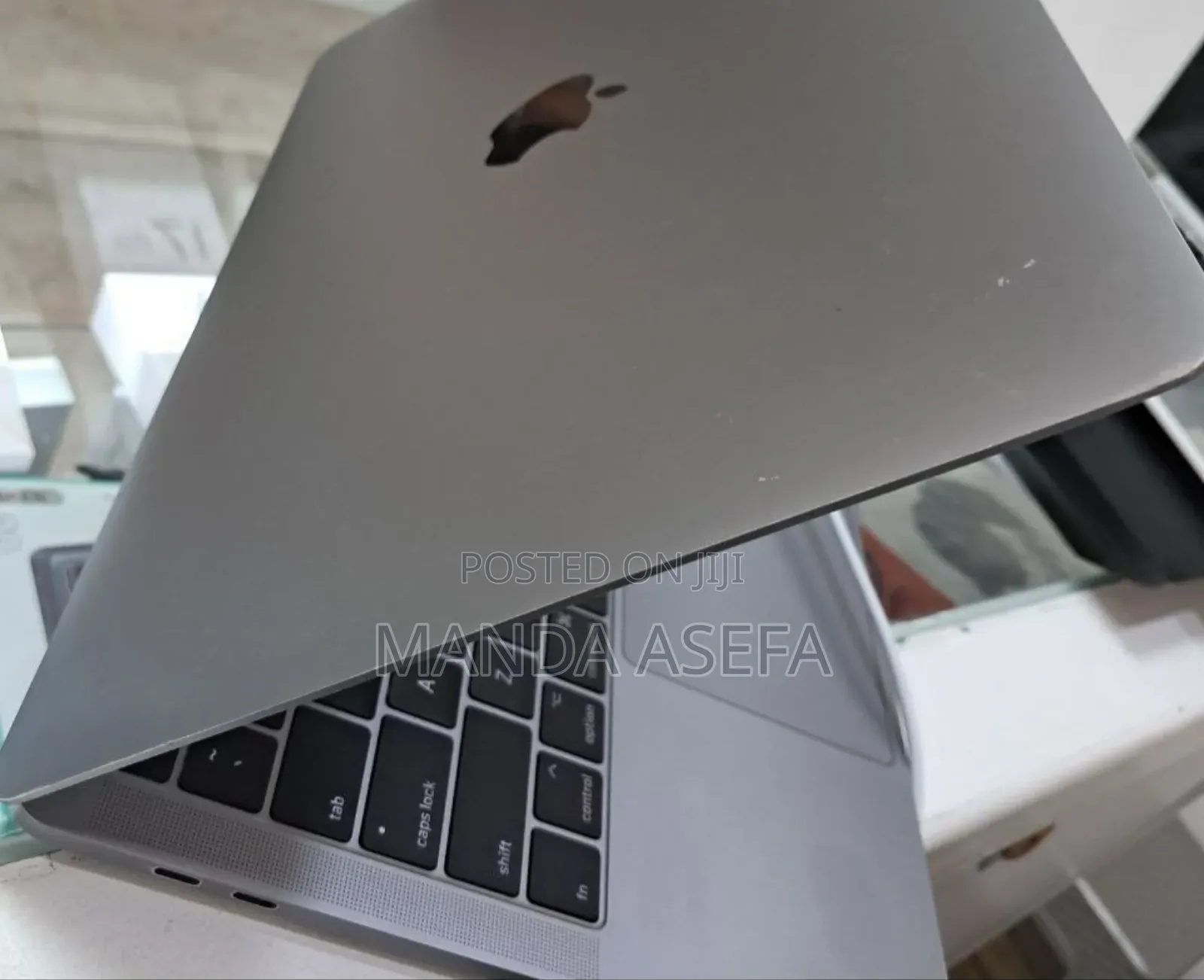 New Laptop Apple MacBook Pro 2017 16GB Intel Core I5 SSD 256GB