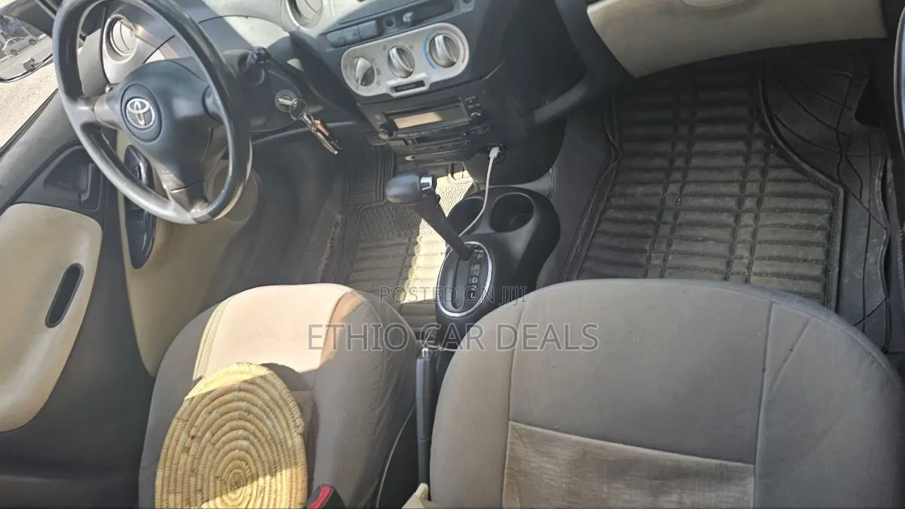 Toyota Vitz 1.0 FWD 3dr 2004 Silver