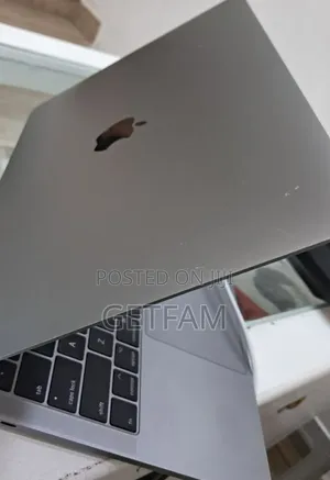 New Laptop Apple MacBook Pro 2017 16GB Intel Core I5 SSD 256GB