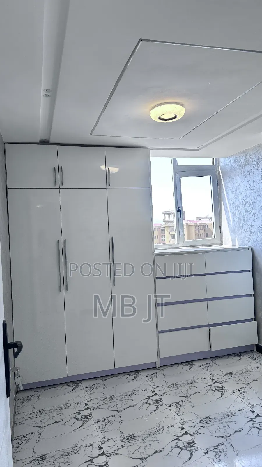 1.50 Uv Board Cupboard