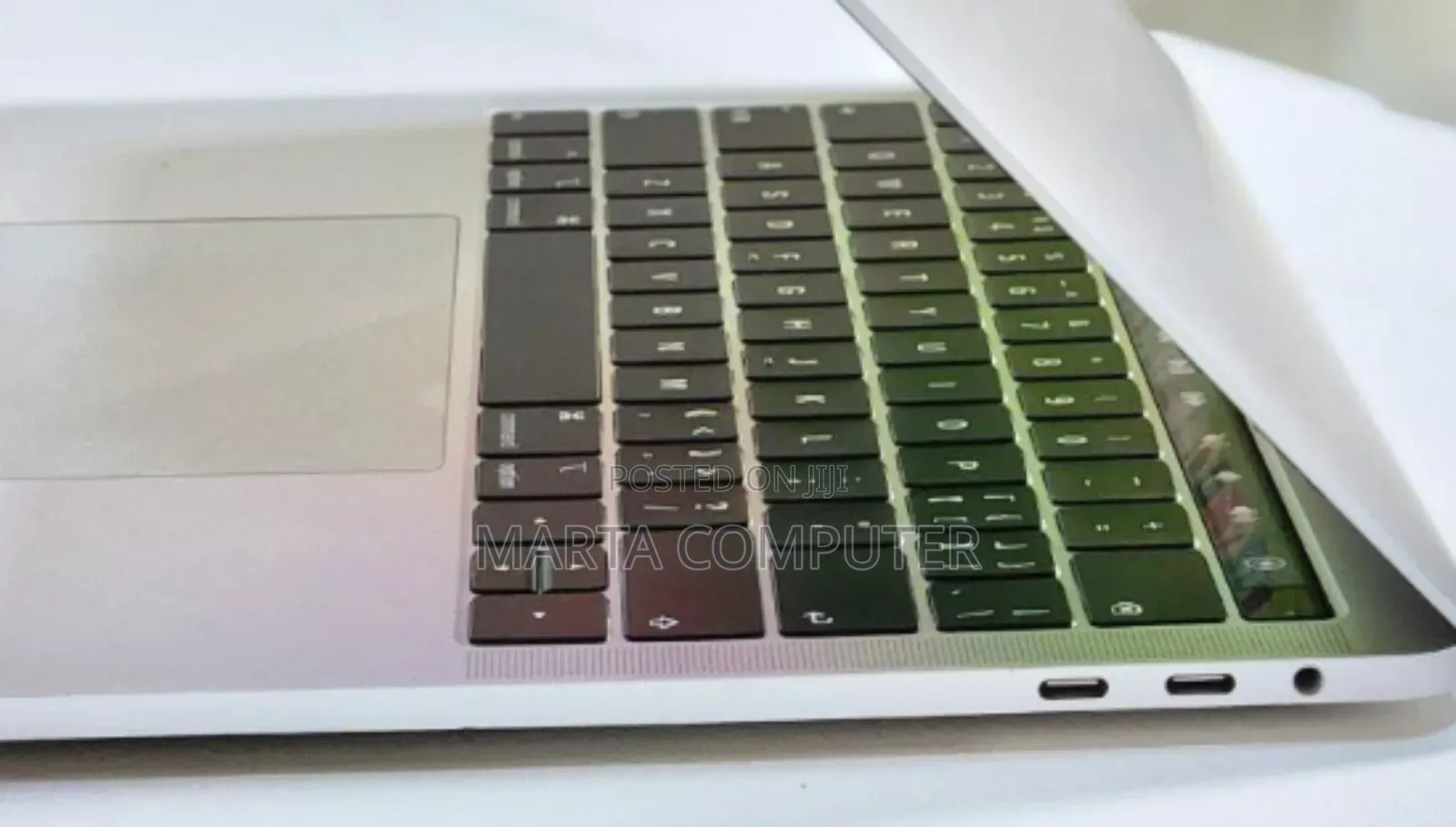 New Laptop Apple MacBook Pro 2018 8GB Intel Core I5 SSD 256GB