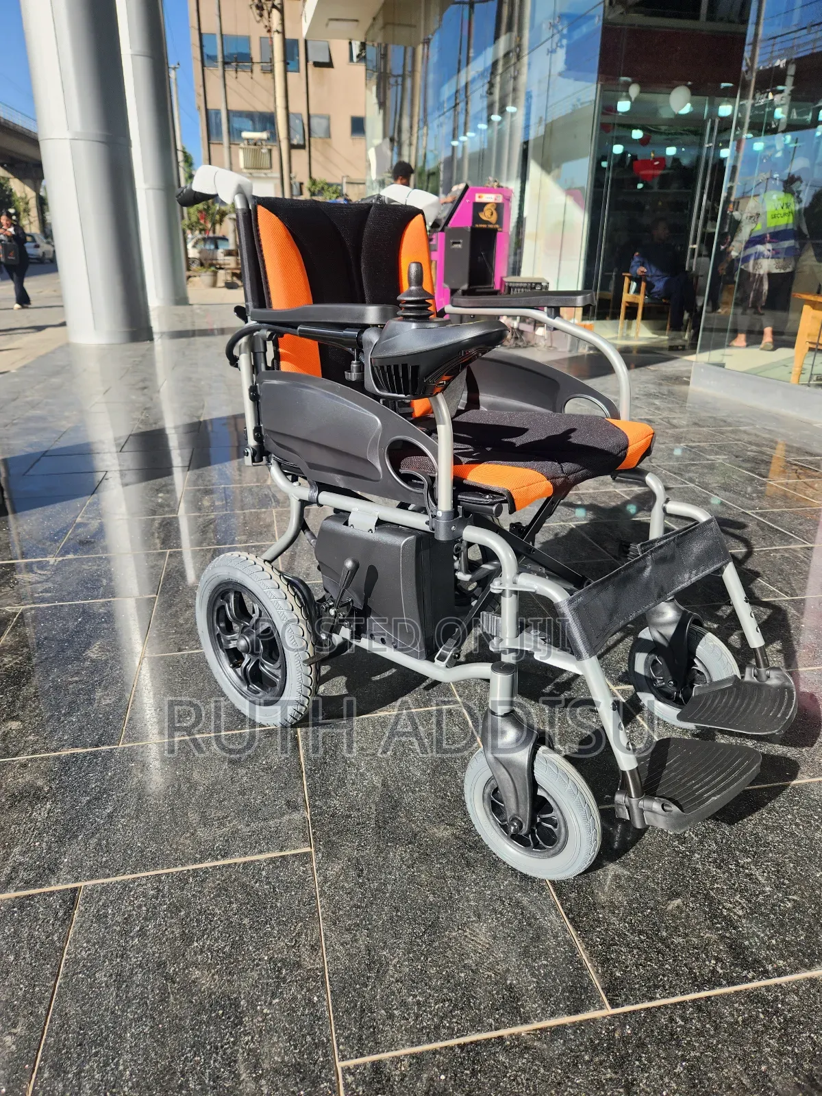 Electrical Wheelchairs Yuwell Packed High ኳሊቲ ባለ ቻርጀር ዊልቸር段考wheelchair