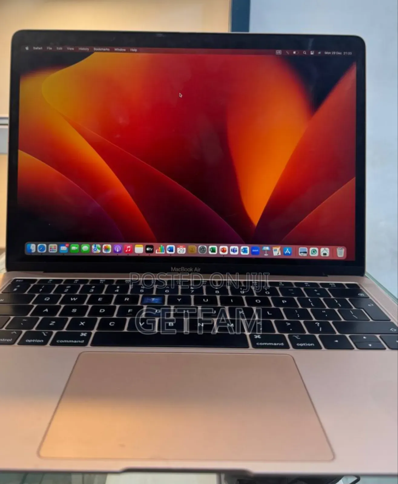 New Laptop Apple MacBook Pro 2019 8GB Intel SSD 256GB