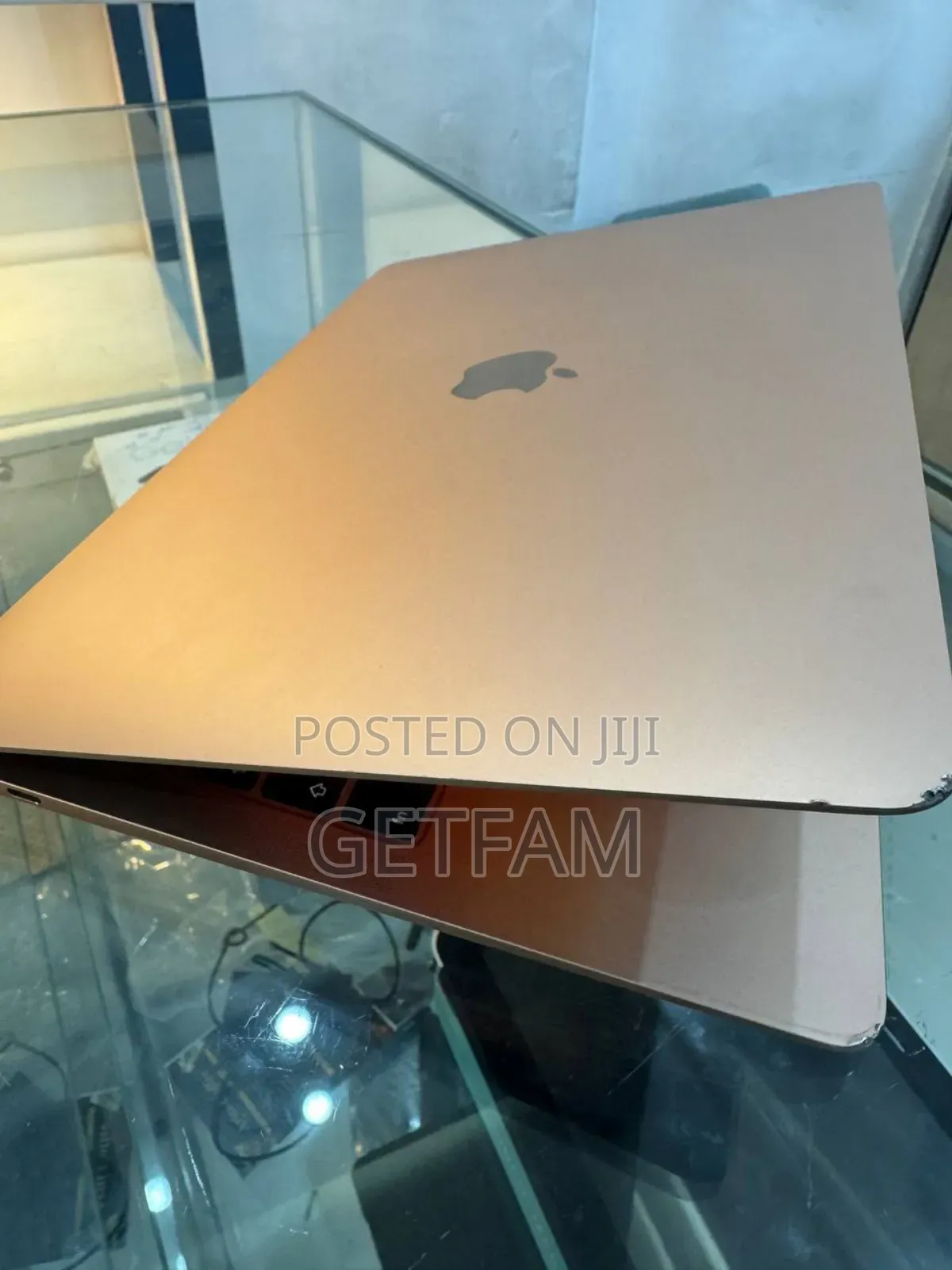 New Laptop Apple MacBook Pro 2019 8GB Intel SSD 256GB