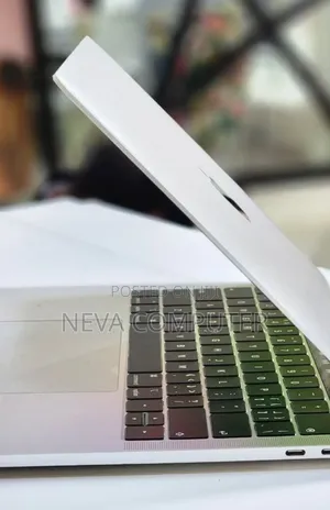 New Laptop Apple MacBook Pro 2019 8GB Intel Core I5 SSD 256GB