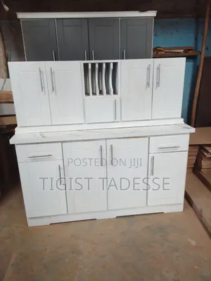 ኪችን ካቢኔት በ 160ሳ.ሜ እና 2ሜ አማራች በmdf የተሠራ በቅናሽ አቅርበናል ከታች እስከ ተሠቃዩ።