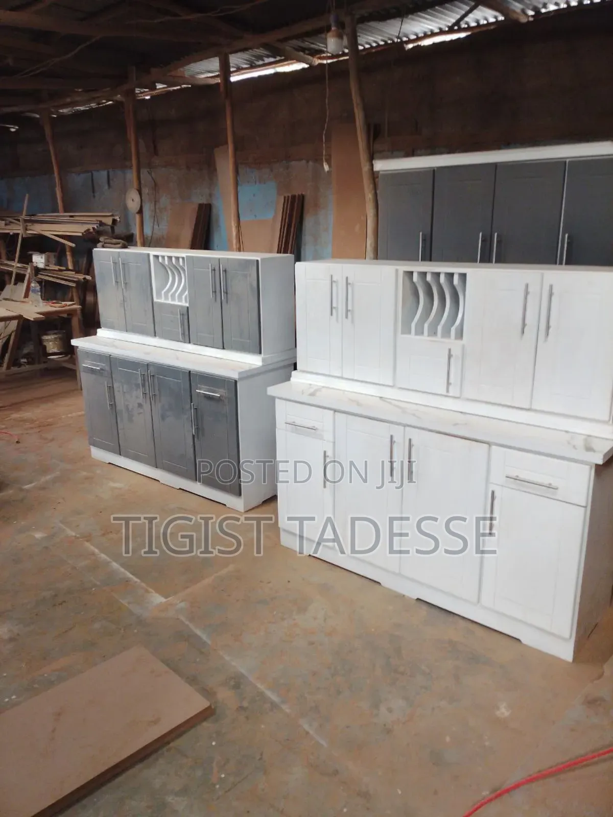 ኪችን ካቢኔት በ 160ሳ.ሜ እና 2ሜ አማራች በmdf የተሠራ በቅናሽ አቅርበናል ከታች እስከ ተሠቃዩ።