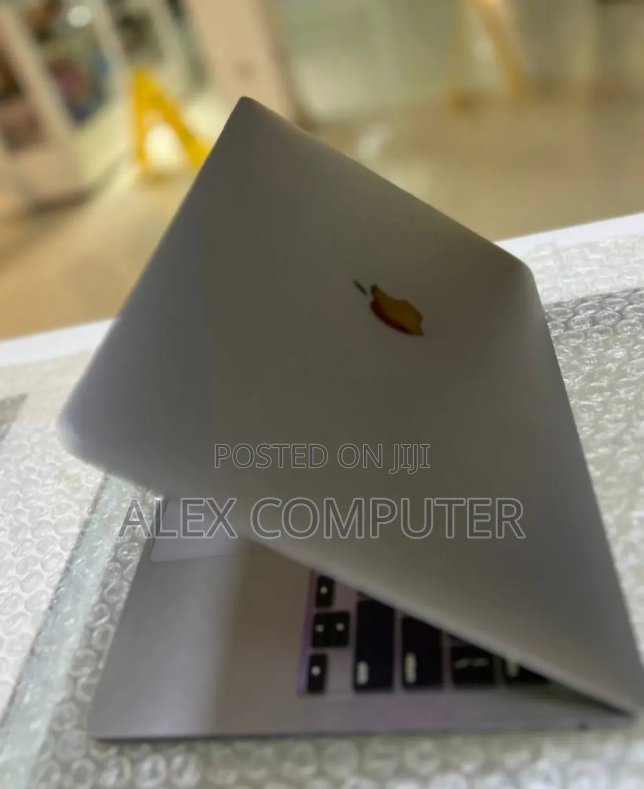 New Laptop Apple MacBook Pro M1 8GB Apple M1 SSD 256GB