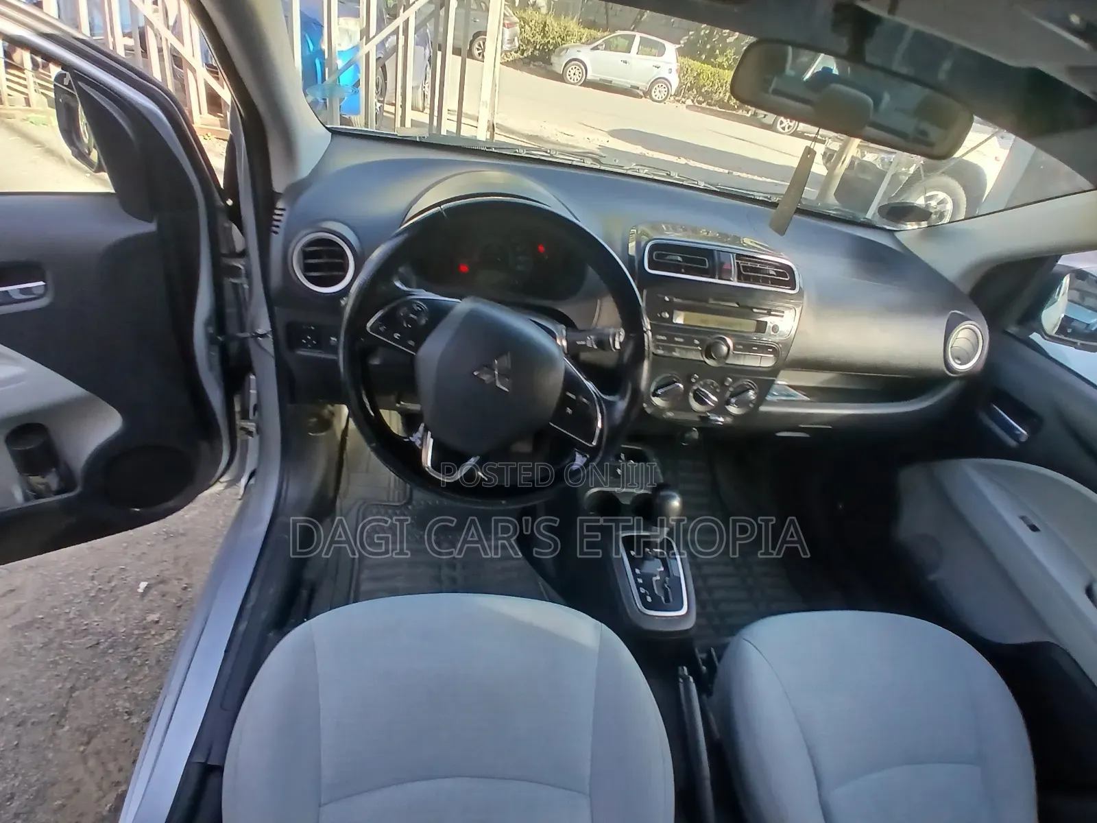 Mitsubishi Attrage 2021 Silver