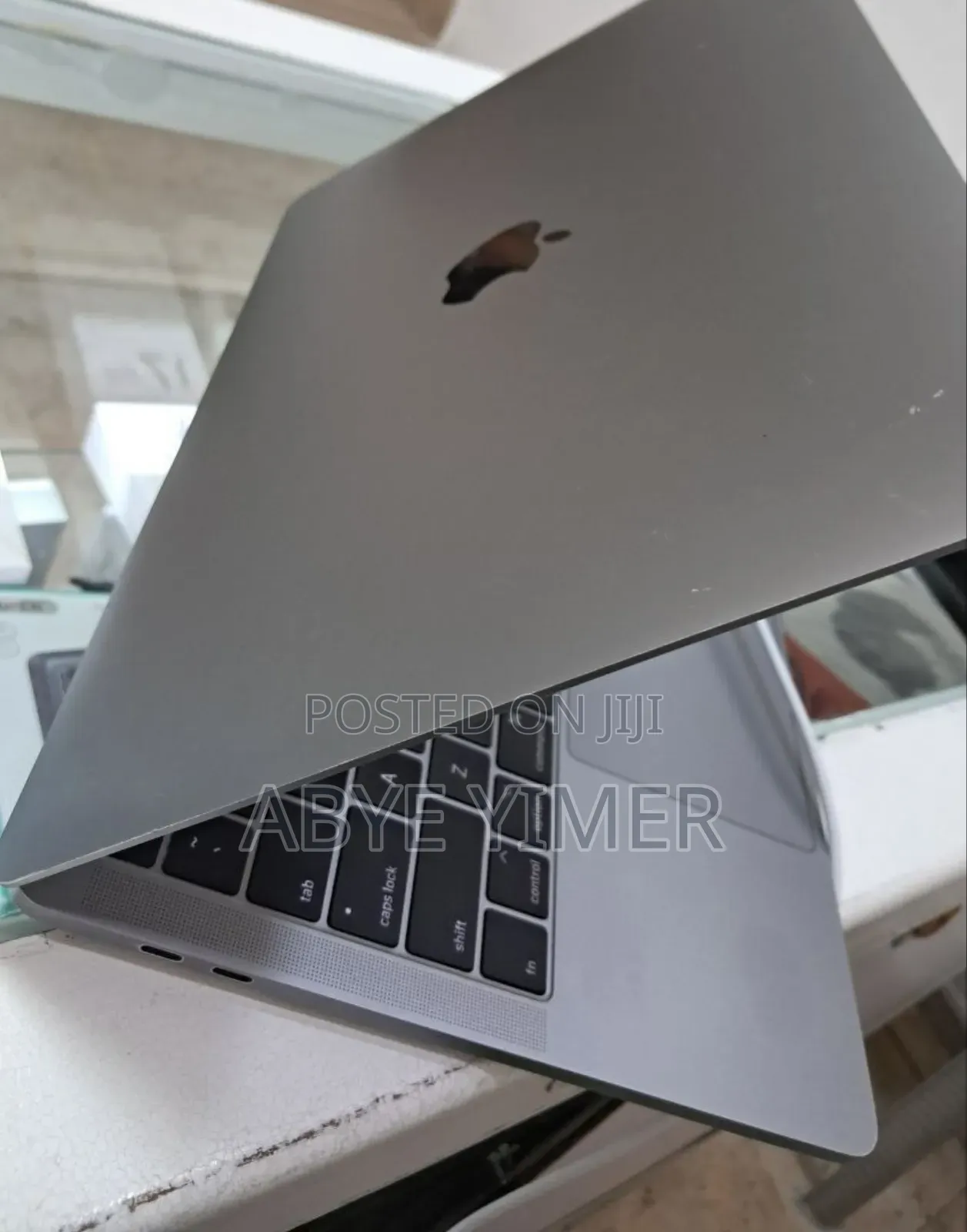 New Laptop Apple MacBook Pro 2017 16GB Intel Core I5 SSD 256GB