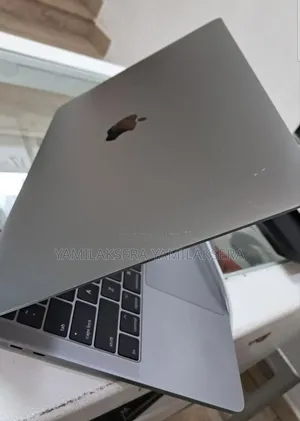 New Laptop Apple MacBook Pro 2017 16GB Intel Core I5 SSD 256GB