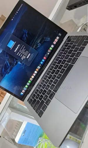 New Laptop Apple MacBook Pro 2017 16GB Intel Core I5 SSD 256GB
