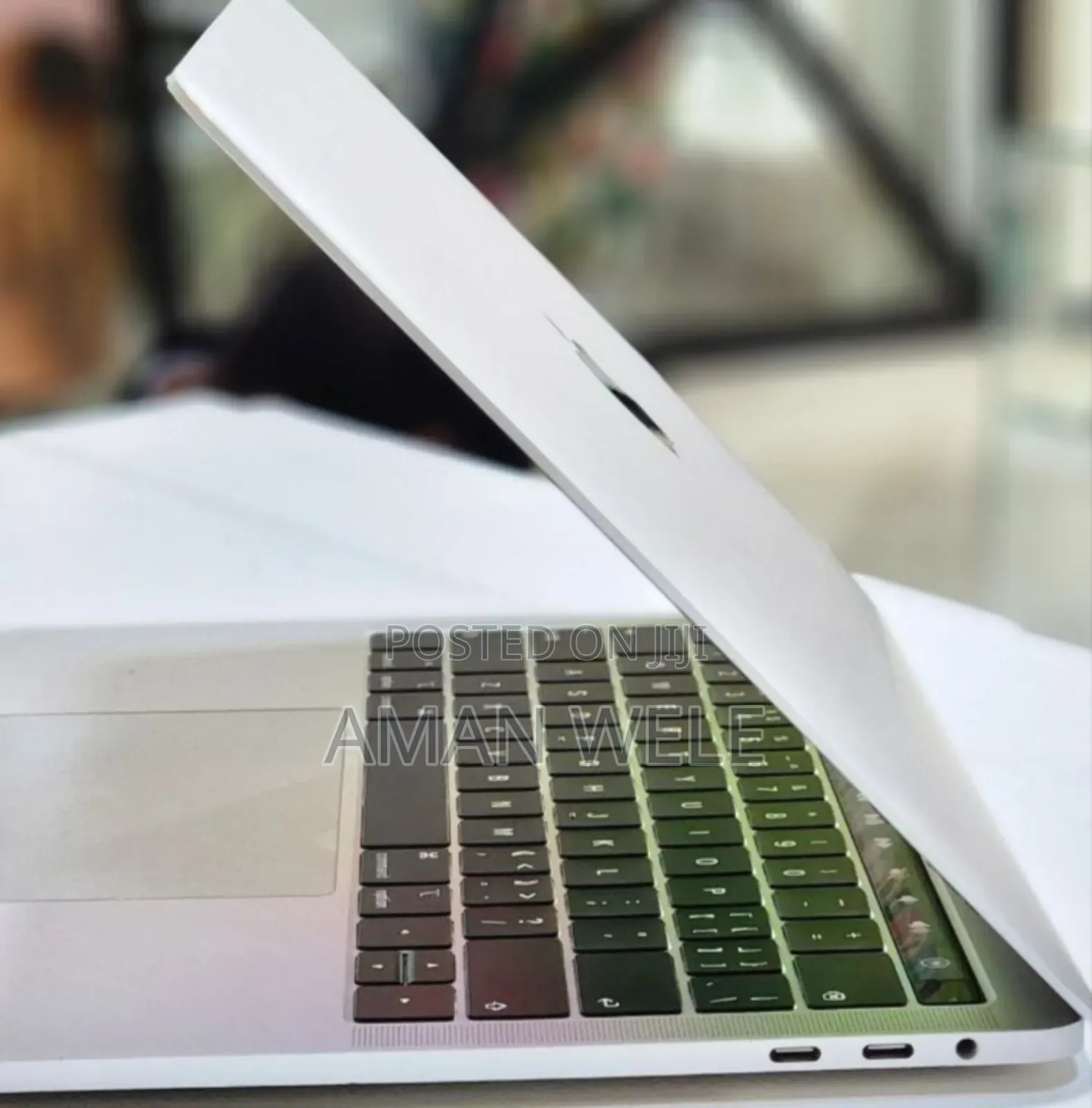 New Laptop Apple MacBook Pro 2018 8GB Intel Core I5 SSD 256GB