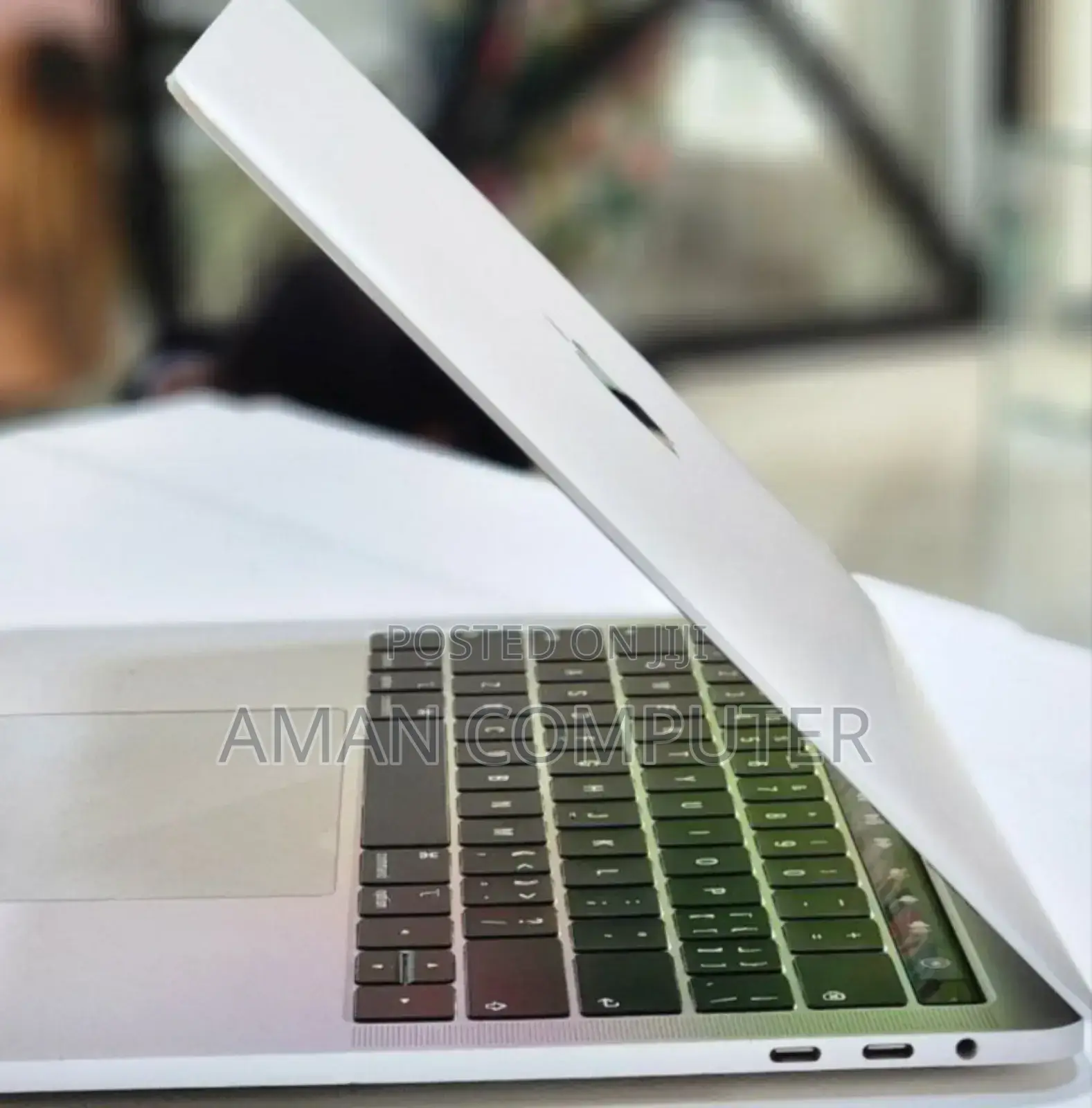 New Laptop Apple MacBook Pro 2018 8GB Intel Core I5 SSD 256GB