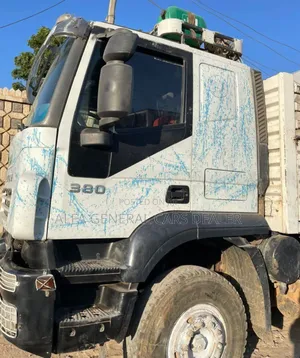 2006 ሞዴል ፋራ ትራከር ከነ ተሳቢው ጎማ%70