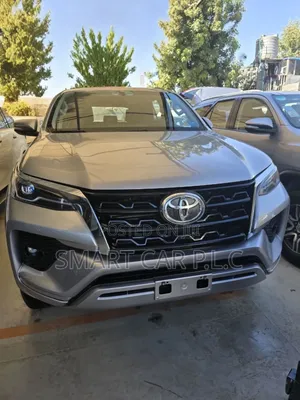 Toyota Fortuner 2023 Silver