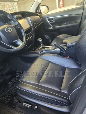 Toyota Fortuner 2023 Silver