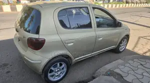 Toyota Vitz 2002 Yellow