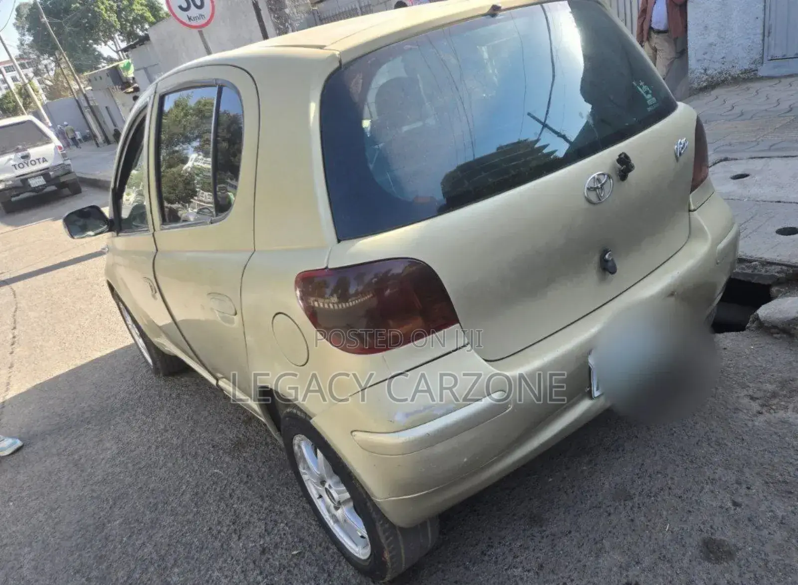 Toyota Vitz 2002 Yellow