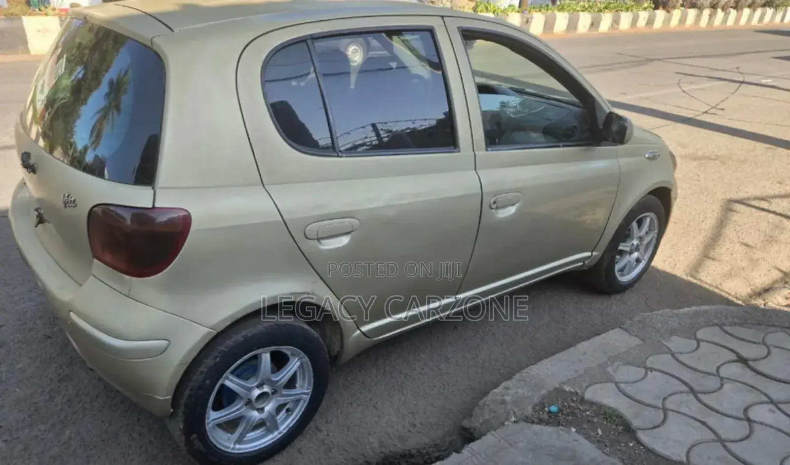 Toyota Vitz 2002 Yellow