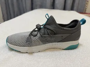 Europe Standard Walking Shoes