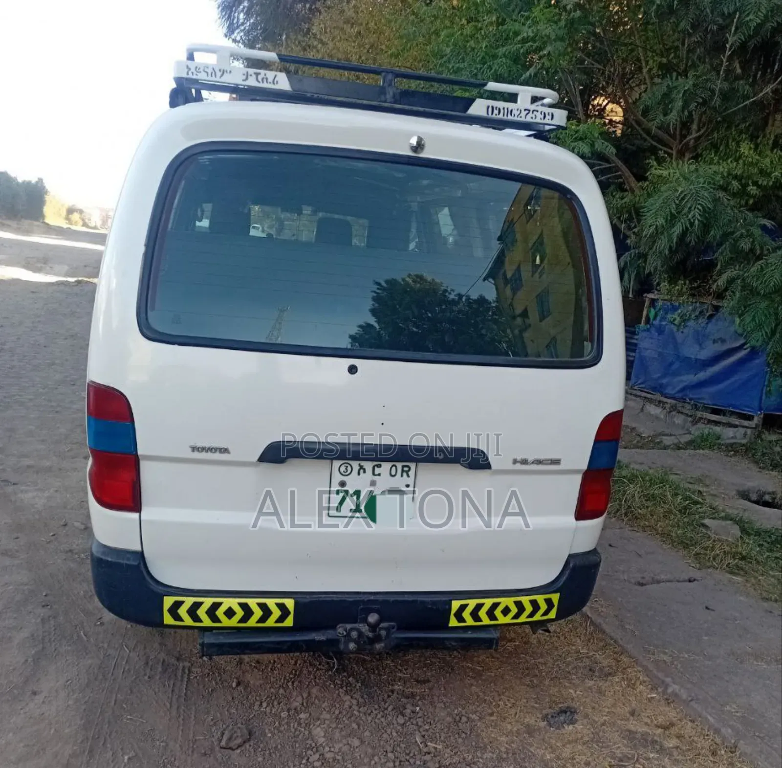 Toyota HiAce 2011 White