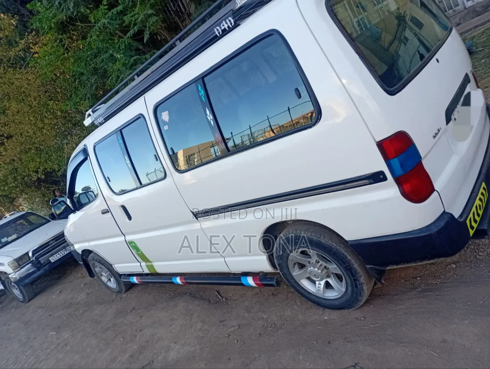 Toyota HiAce 2011 White