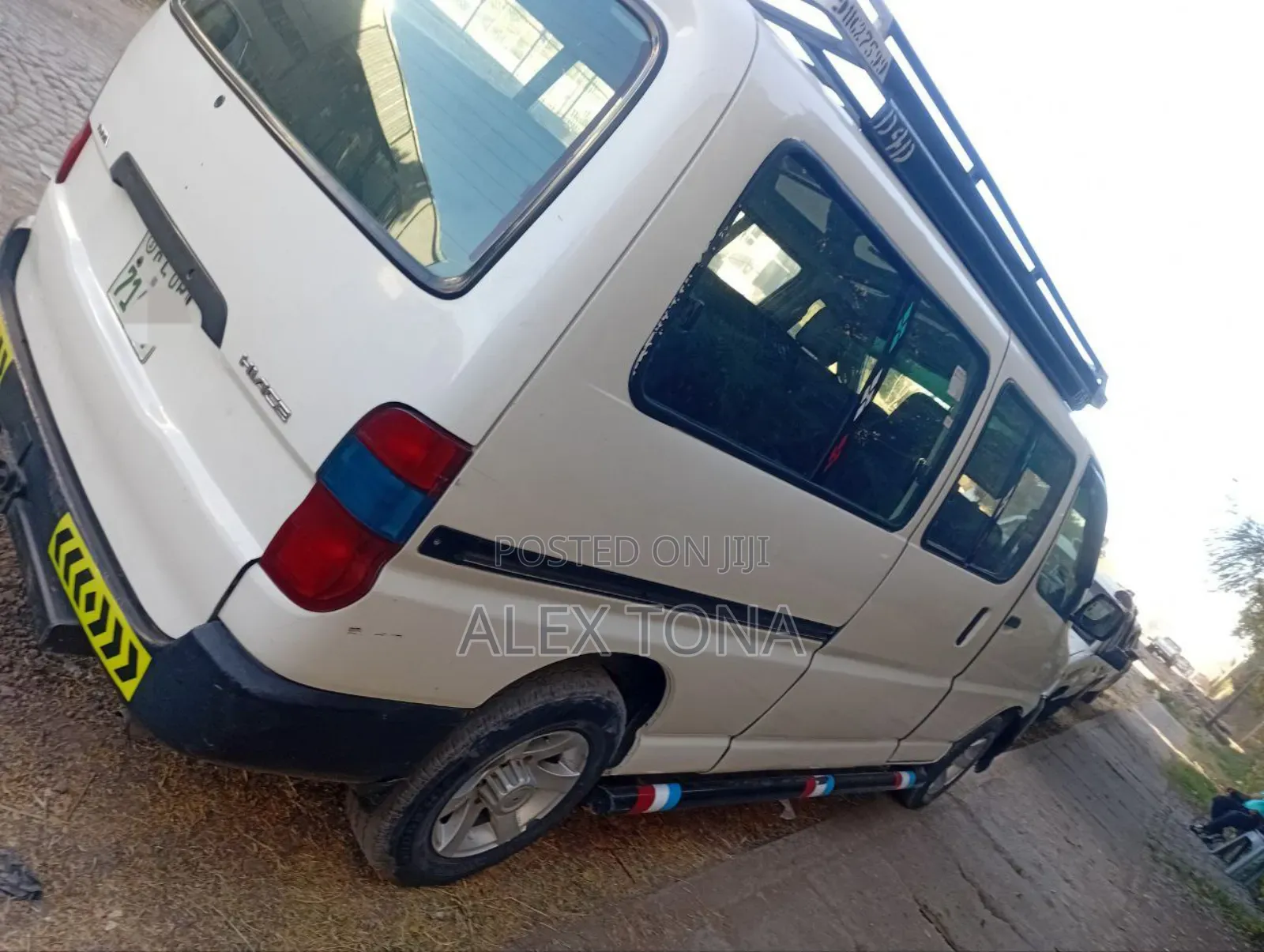 Toyota HiAce 2011 White