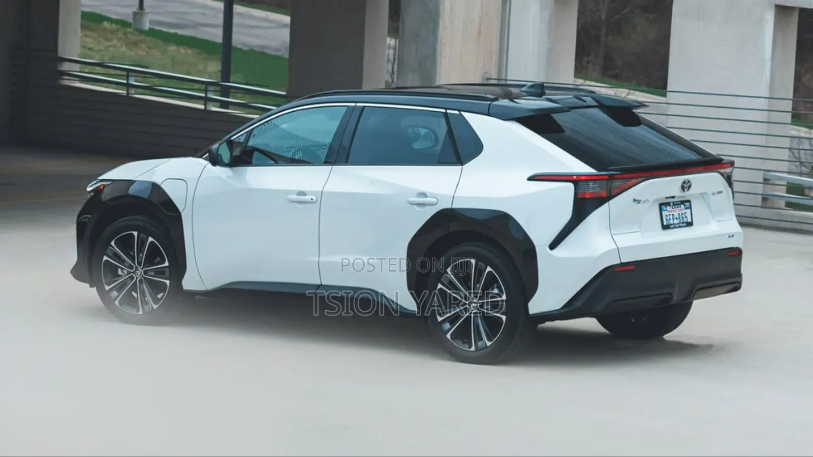 Toyota bZ4X 71.4 kWh AWD 2023 White