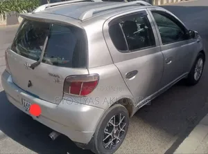 Toyota Vitz 2001 Silver