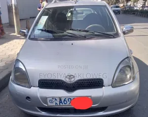 Toyota Vitz 2001 Silver