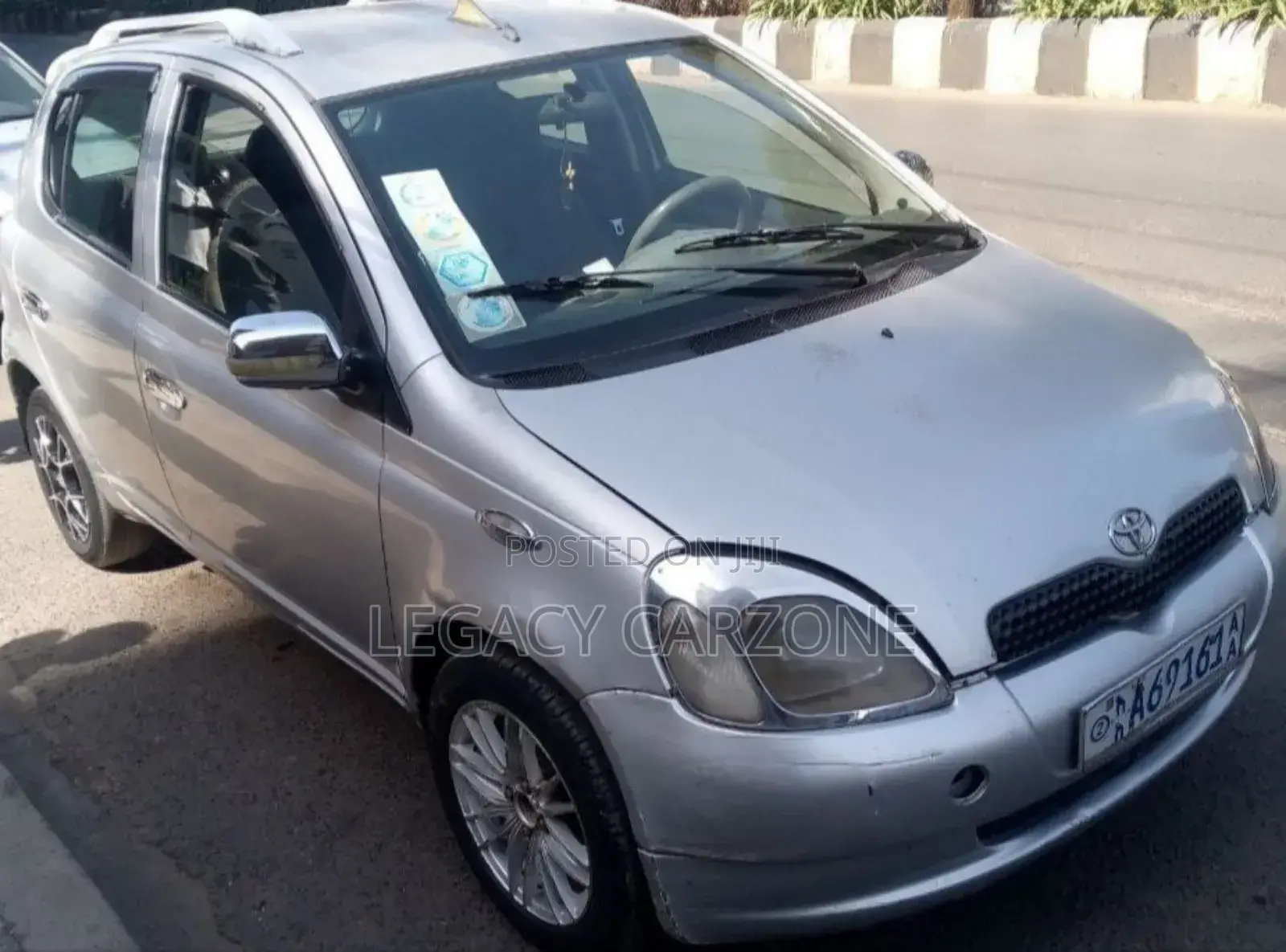 Toyota Vitz 2001 Silver
