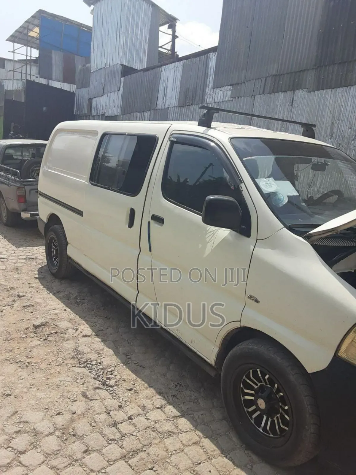 Toyota HiAce 220 2007 White