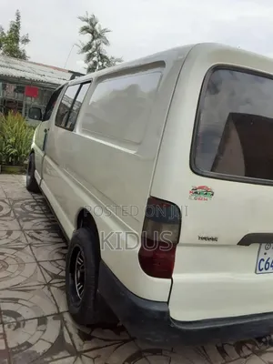 Toyota HiAce 220 2007 White