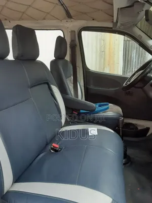 Toyota HiAce 220 2007 White