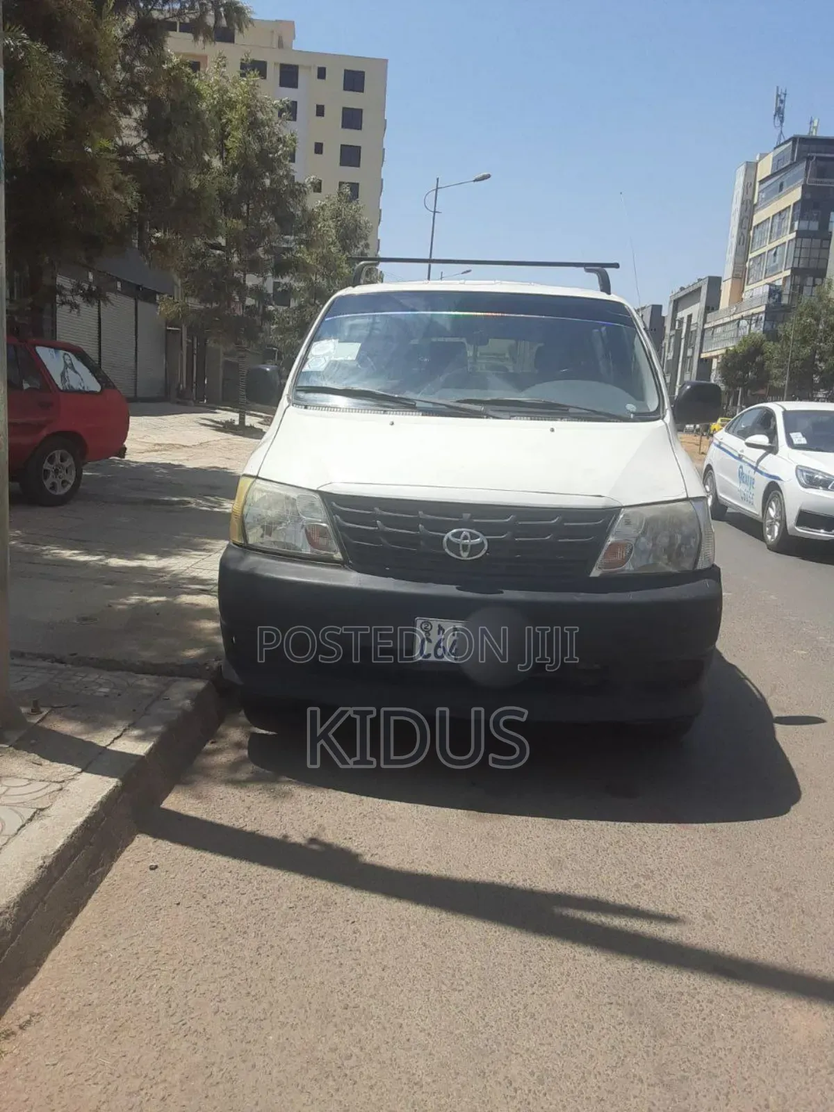 Toyota HiAce 220 2007 White