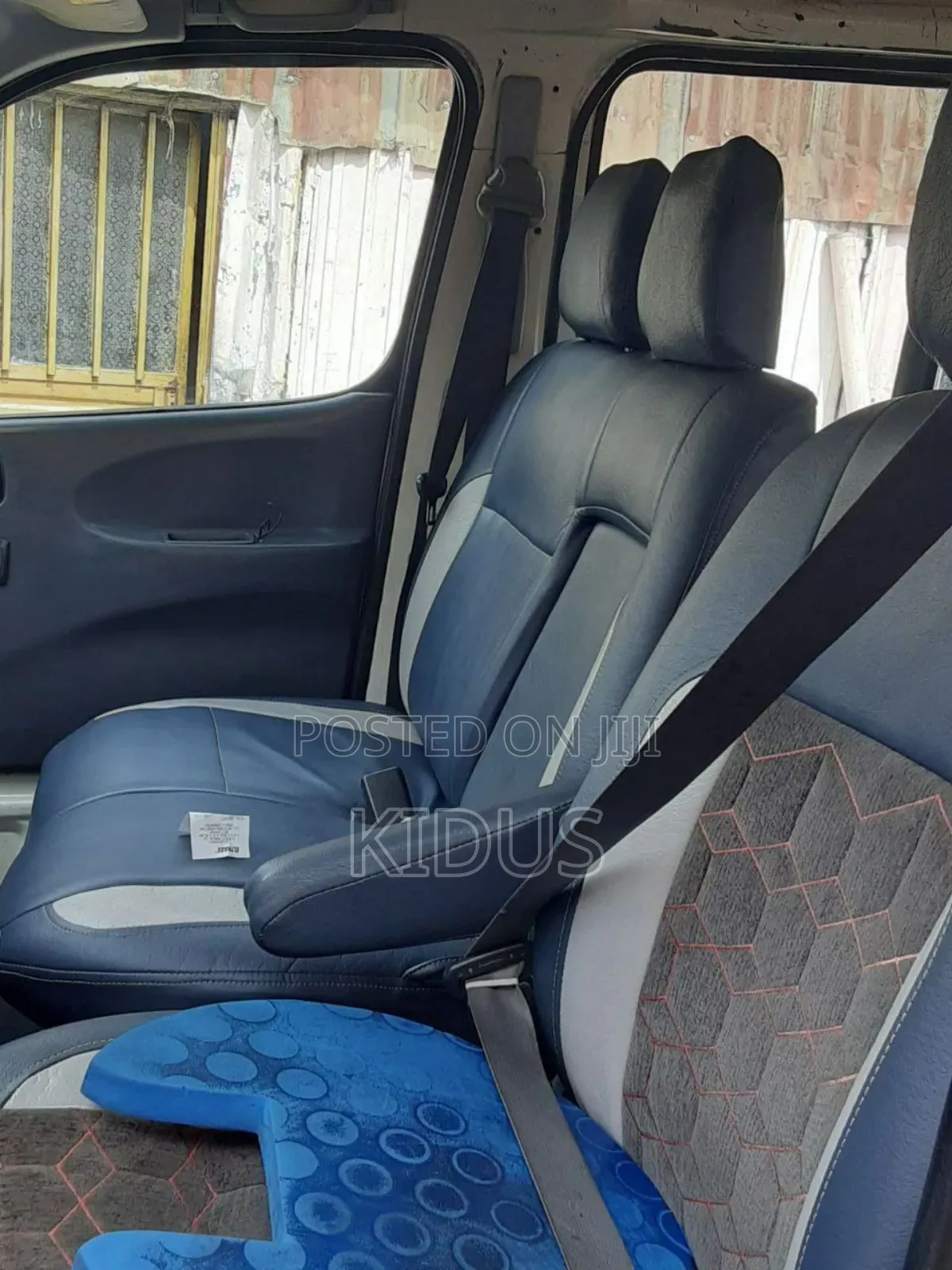 Toyota HiAce 220 2007 White